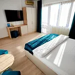 Roxy&maryo Hotel